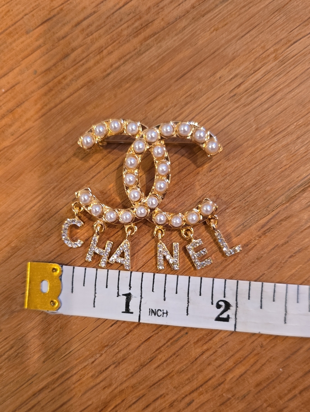 CHANEL Gold-Tone Pearl CC Logo Brooch with Crystal Letter Drops - Picture 5 of 5